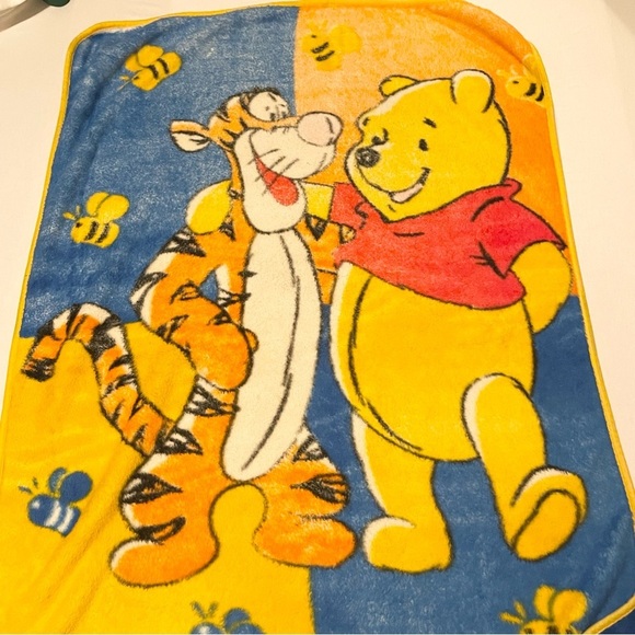 Winnie the Pooh and Tigger Blanket 58” x 43” - Picture 11 of 16